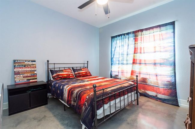 202 Horse Shoe Trl, House other with 3 bedrooms, 2 bathrooms and 2 parking in Angleton TX | Image 23