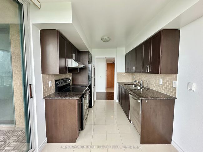 1605 - 238 Doris Ave, Condo with 2 bedrooms, 2 bathrooms and 1 parking in North York ON | Image 10