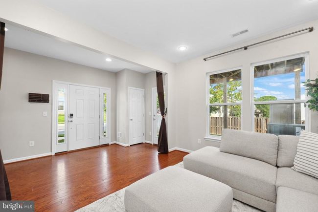 44954 Bishop Ter, Townhouse with 3 bedrooms, 3 bathrooms and null parking in ASHBURN VA | Image 6