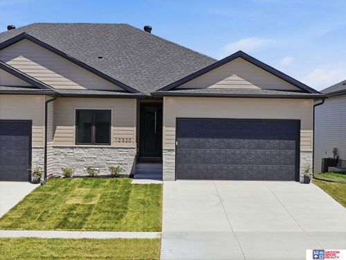 10520 Majestic Ln, Lincoln, NE, 68527-2526 | Card Image