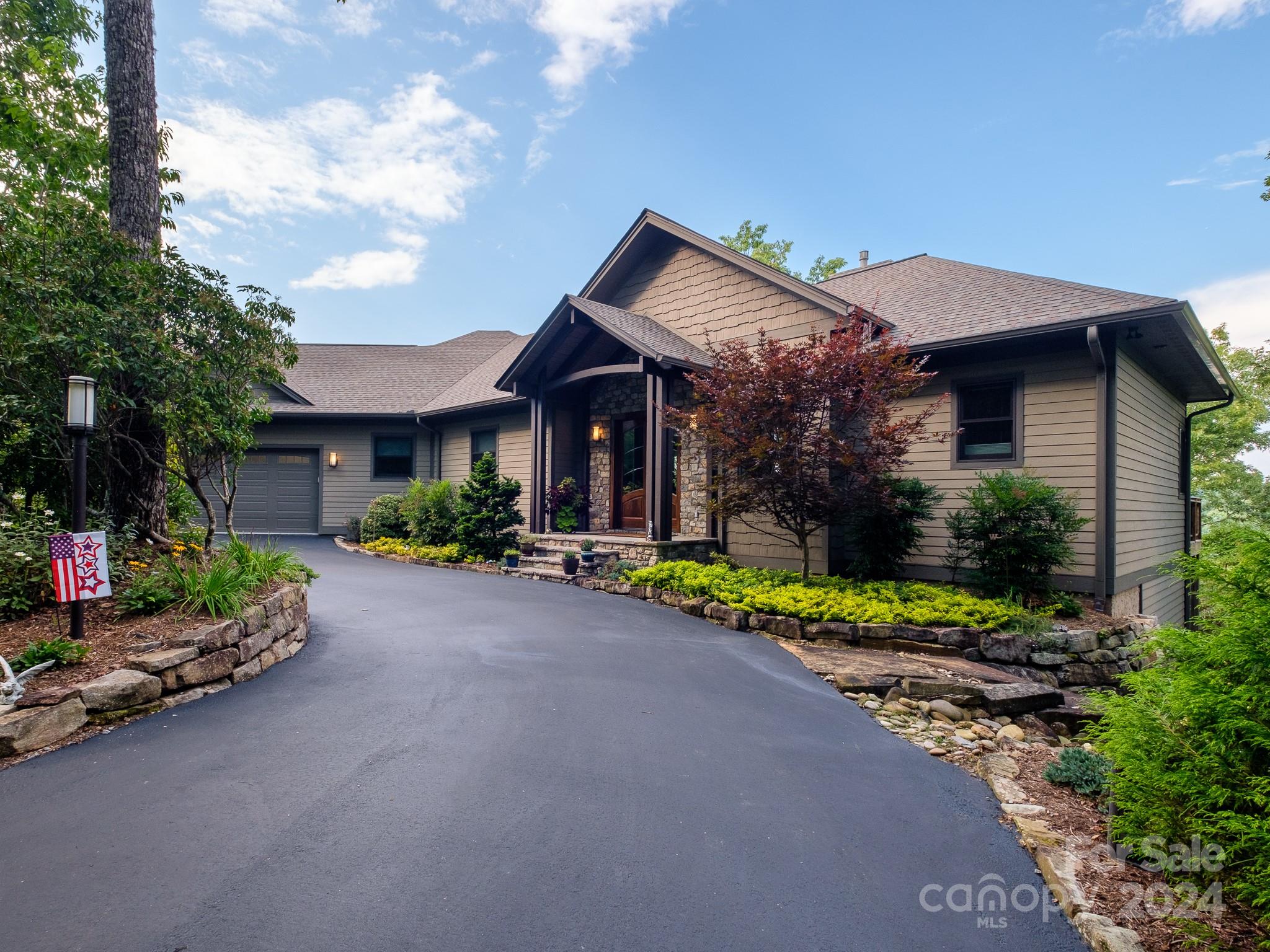 Tsisqua Cir, Brevard, NC 28712