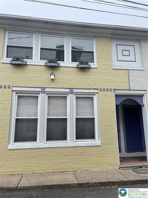 617 School St, BETHLEHEM, PA, 18018-4011 | Card Image