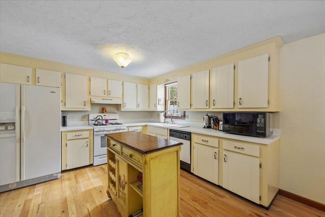 146 Clay Pond Rd, House other with 2 bedrooms, 2 bathrooms and 4 parking in Bourne MA | Image 7