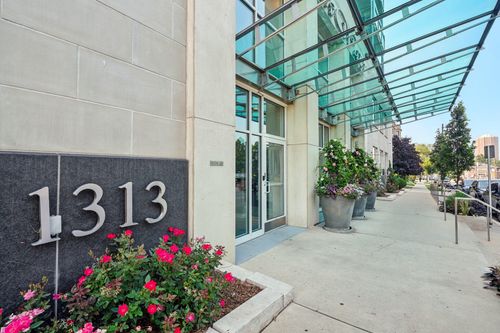 1313 N Franklin Pl, MILWAUKEE, WI, 53202-2980 | Card Image