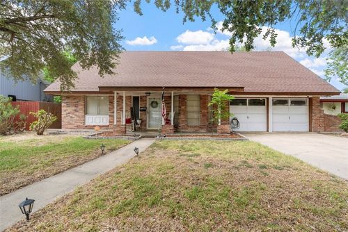 106 Blanco Dr, Portland, TX, 78374-1302 | Card Image
