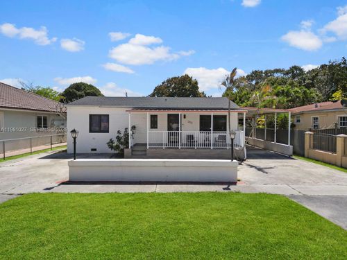 252 E 36th St, Hialeah, FL, 33013-2638 | Card Image