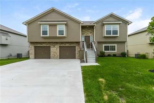 574 S Walnut St, Gardner, KS, 66030-7510 | Card Image
