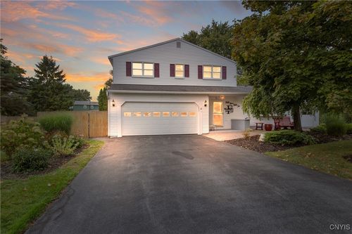 5352 Vineyard Dr, Clay, NY, 13041-9142 | Card Image