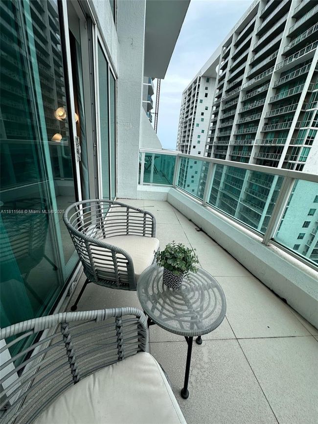 APT-1806 - 41 Se 5 Th St, Condo with 1 bedrooms, 2 bathrooms and null parking in Miami FL | Image 19