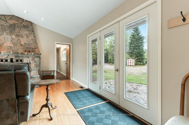 1080 Queens Line Rd, House other with 3 bedrooms, 1 bathrooms and 6 parking in Minden Hills ON | Image 6