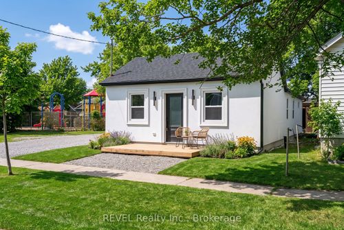 12 Bailey St, Saint Catharines, ON, L2S1J4 | Card Image