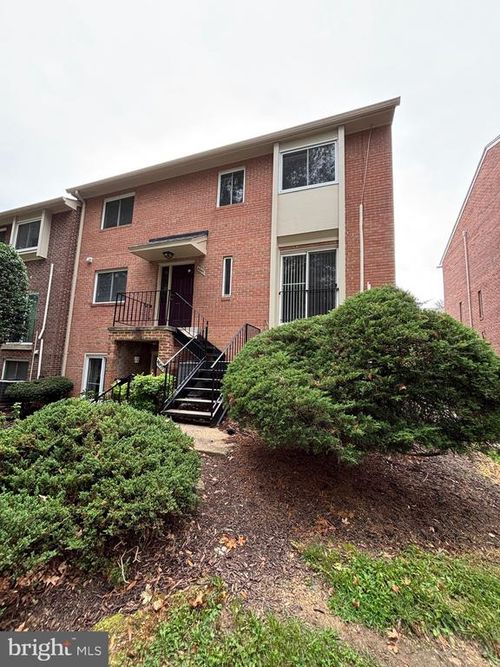 4657 Logsdon Dr, ANNANDALE, VA, 22003-3564 | Card Image