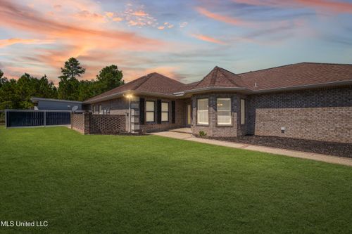 15301 Parker Rd, Biloxi, MS, 39532-7381 | Card Image