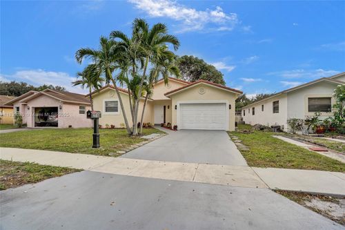 2444 Raleigh St, Hollywood, FL, 33020-1607 | Card Image