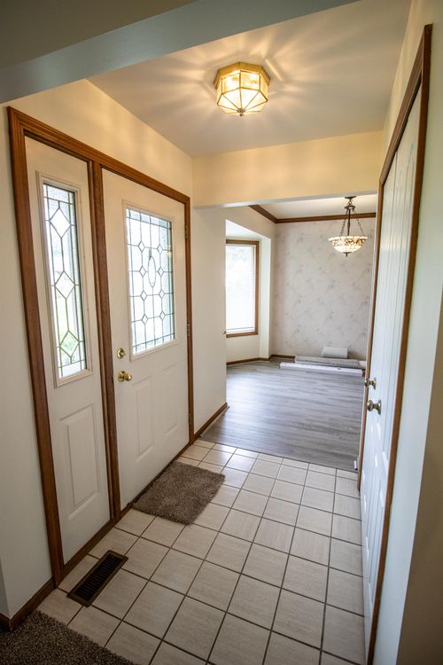 5546 Hickory Cir, Flushing, MI, 48433-2454 | Card Image