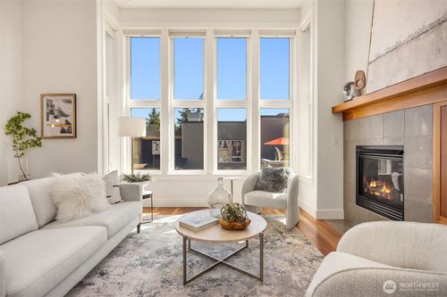 apt-360-400 Winslow Way E, Bainbridge Island, WA, 98110-2403 | Card Image