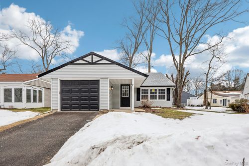 151 Laurance Ln, Ridge, NY, 11961-2002 | Card Image