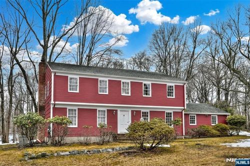 40 Hering Rd, Montvale, NJ, 07645-1205 | Card Image