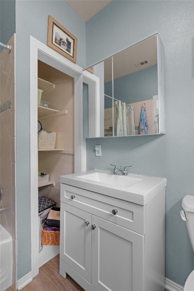 1922 W Lake Dr, House other with 3 bedrooms, 2 bathrooms and 6 parking in Taylor TX | Image 23