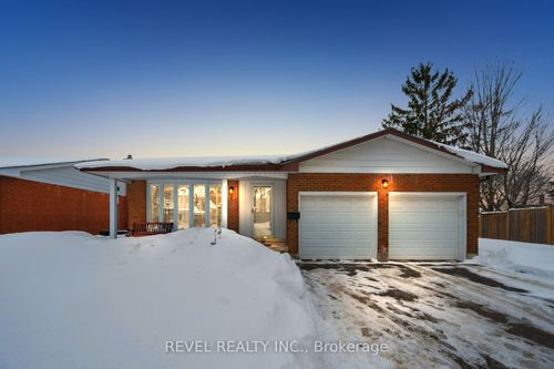 7 Forestwood Dr, Kitchener, ON, N2N1A9 | Card Image