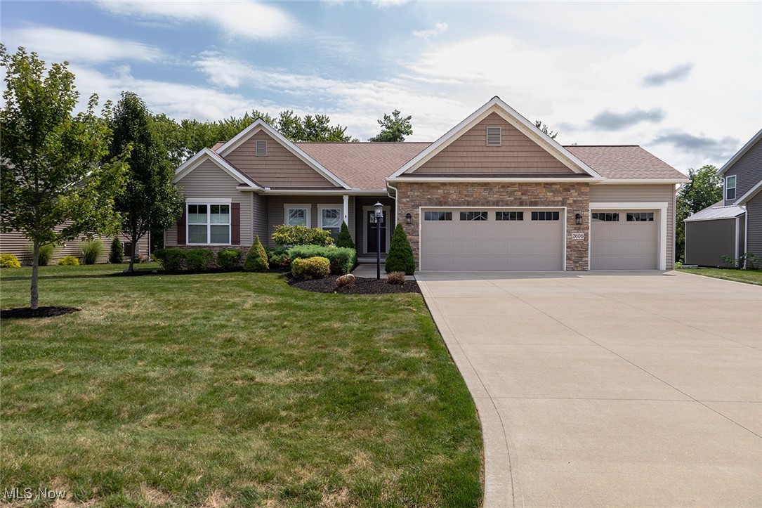 Carlton St, North Canton, OH 44720