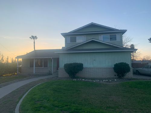 49 Vine St, Lemoore, CA, 93245-3417 | Card Image