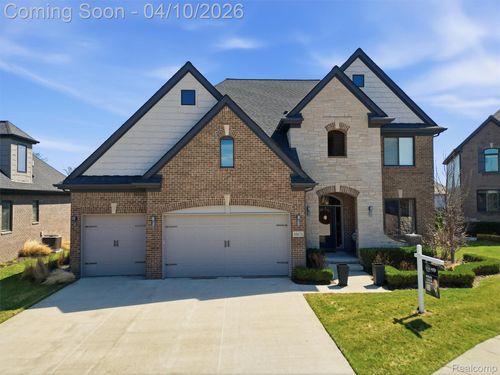 60676 Onyx Ct, Washington Twp, MI, 48094-1497 | Card Image