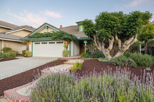 6690 Oak Springs Dr, Oak Park, CA, 91377-3819 | Card Image