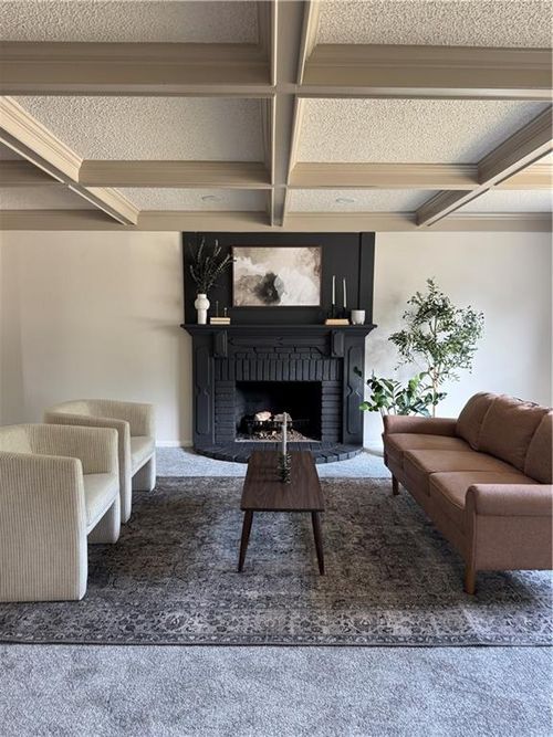 1124 Amesbury Ave, Liberty, MO, 64068-3068 | Card Image