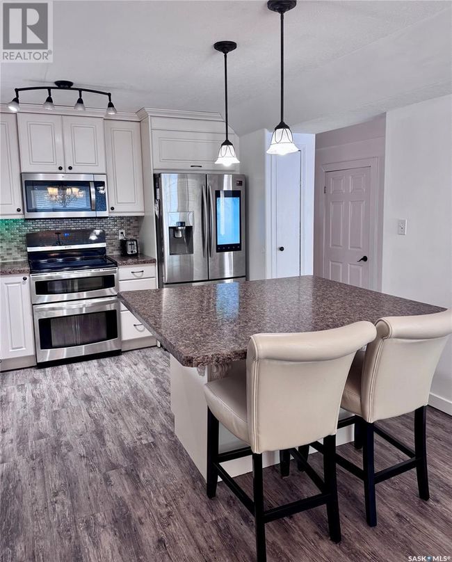 1159 Chaplin St E, House other with 5 bedrooms, 4 bathrooms and null parking in Swift Current SK | Image 5