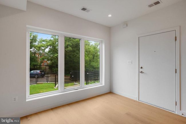 4902 D St Se, Townhouse with 5 bedrooms, 4 bathrooms and null parking in WASHINGTON DC | Image 4
