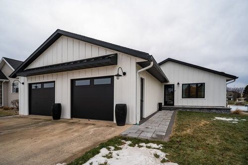 64 Hill Dr, Milford, IA, 51351-9609 | Card Image