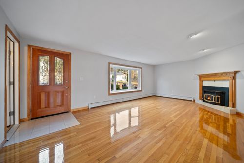 7 Dexter St, Derry, NH, 03038-1603 | Card Image