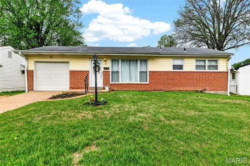 205 Lynn Meadows Ln, Florissant, MO, 63033-5829 | Card Image