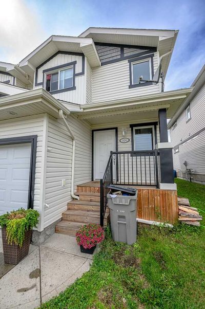 10262 85a St, Home with 3 bedrooms, 1 bathrooms and 2 parking in Grande Prairie AB | Image 2