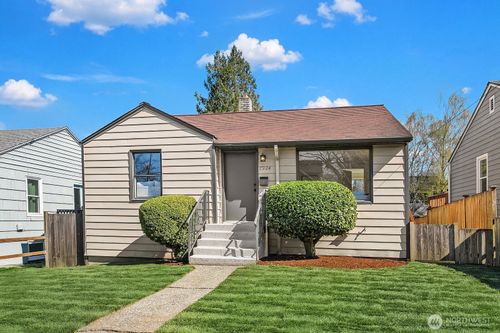 7924 13th Ave Sw, Seattle, WA, 98106-2116 | Card Image