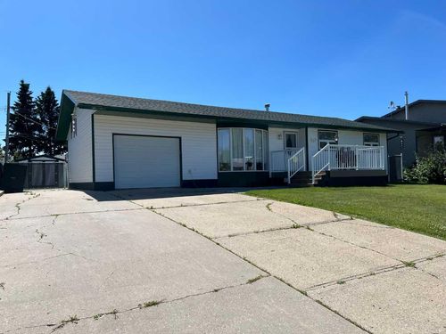 407 7 Ave, Fox Creek, AB, T0H1P0 | Card Image