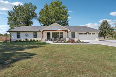 2230 S Elliott Street, House other with 3 bedrooms, 2 bathrooms and null parking in Pryor OK | Image 1