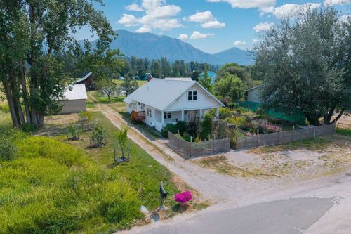 910 N 3rd St E, Chewelah, WA, 99109-8923 | Card Image