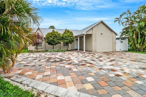 4617 Lombardy Ln, NAPLES, FL, 34112-6615 | Card Image