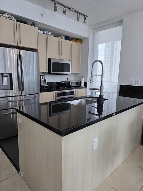 2020n-1111 Sw 1st Ave, Miami, FL, 33130-5401 | Card Image