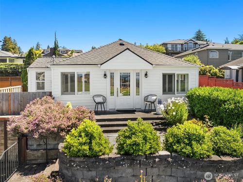 103 8th Ave S, Edmonds, WA, 98020-3429 | Card Image