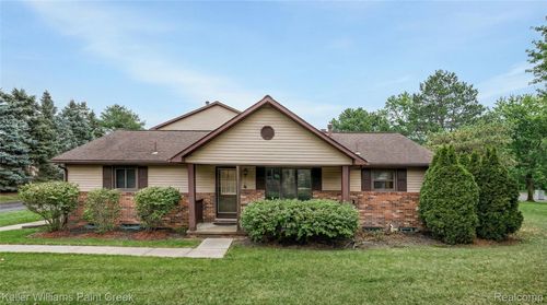 975 Woodlane Dr, Rochester Hills, MI, 48307-4271 | Card Image