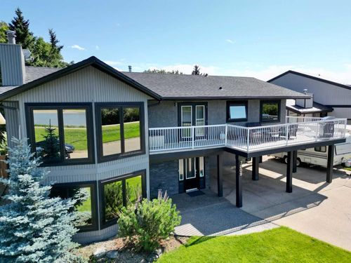 7209 96 Street, Home with 3 bedrooms, 3 bathrooms and 4 parking in Peace River AB | Card Image