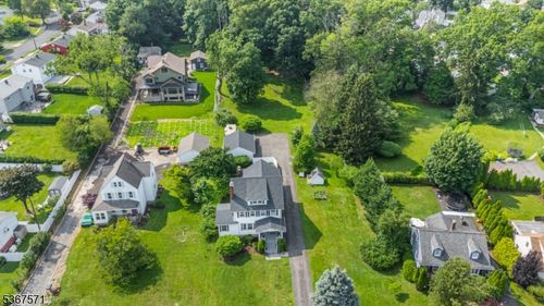 178 Grove Ave, Verona, NJ, 07044-1703 | Card Image