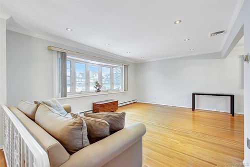 98 Union Pl, Hempstead, NY, 11550-1505 | Card Image