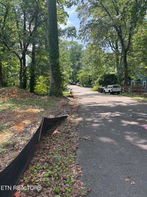 204 Mayflower Dr, Knoxville, TN, 37920-5872 | Card Image