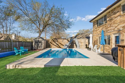 304 Lark Ln, Euless, TX, 76039-8028 | Card Image