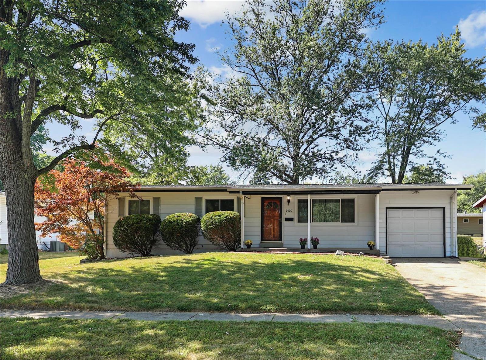 Mockingbird Ln, Florissant, MO 63031