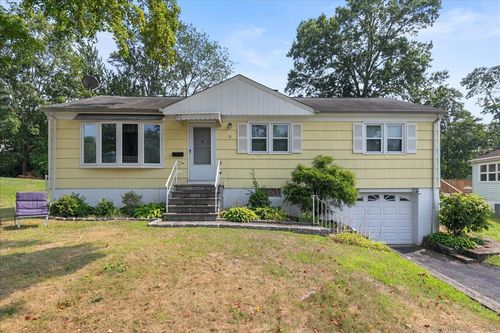 18 Kaye Rd, West Haven, CT, 06516-6533 | Card Image